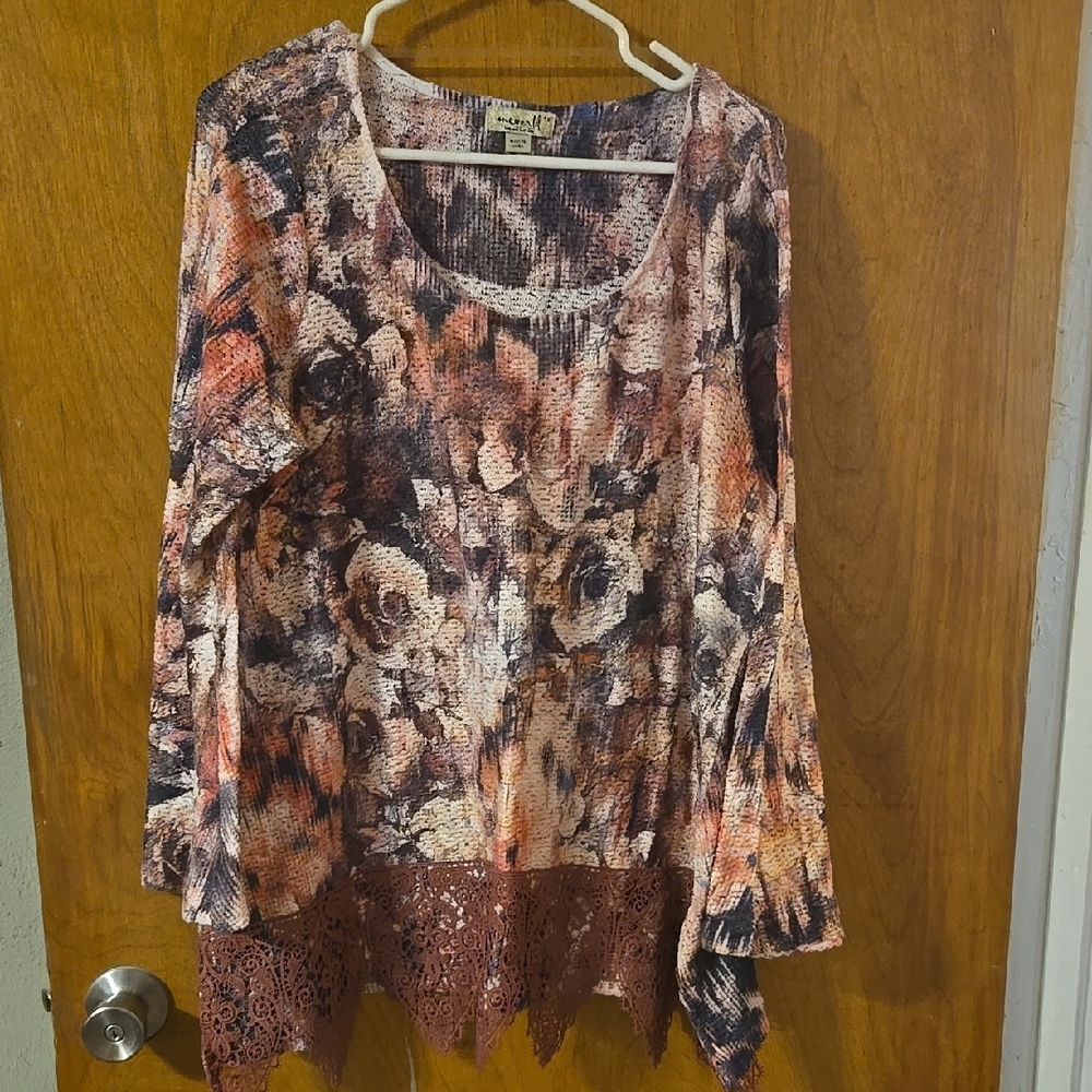 Floral Lace Hem Women's Top Size 1x : A